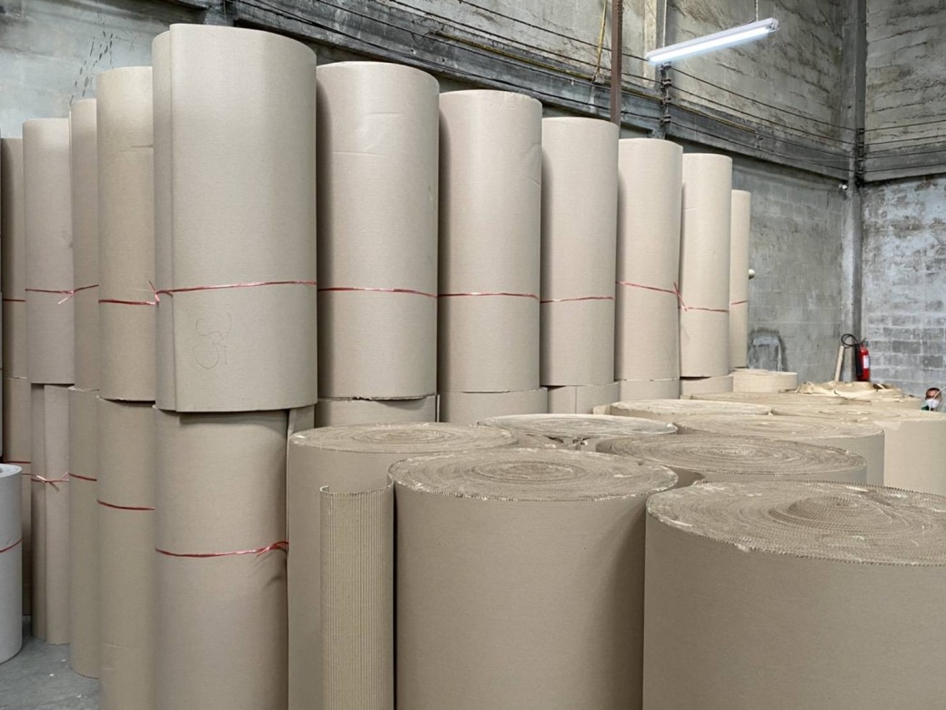 โรงงานผลิตกระดาษลูกฟูกม้วน